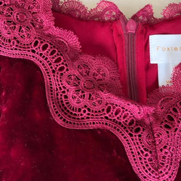 Red Velvet Dress with lace - Picture 4 of 15